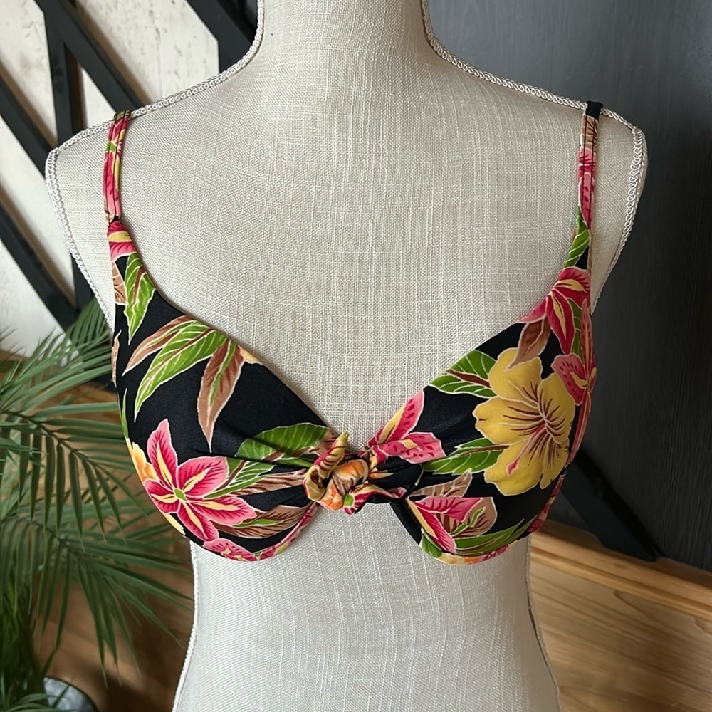 Top bikini 👙 floral size 13/14 NEW with tag Body ID Hawaii flowers push-up